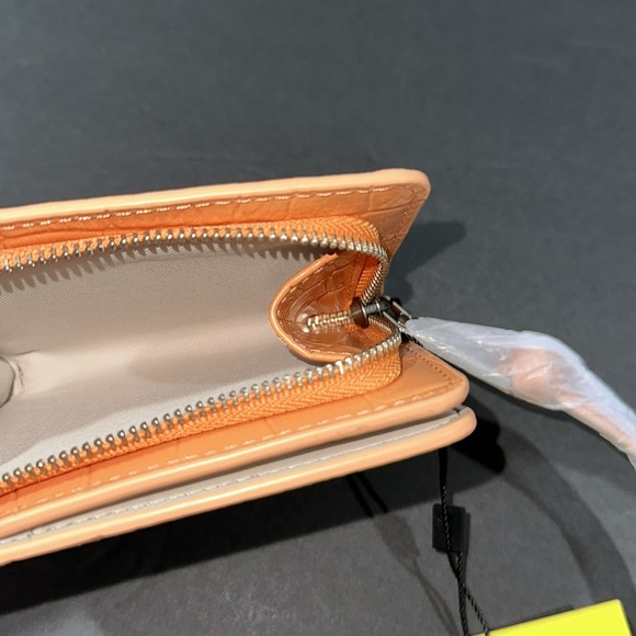 🔥🔥🔥NEW Marc Jacobs Orange Croc Embossed Leather Snapshot Bifold Wallet - Picture 8 of 8